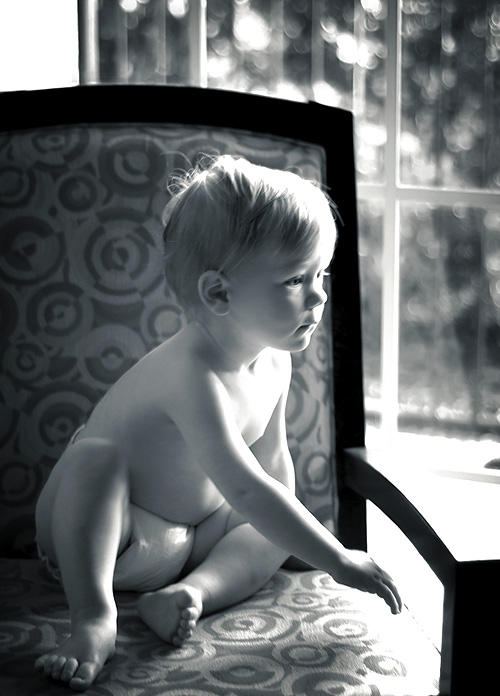 what light through yonder window breaks