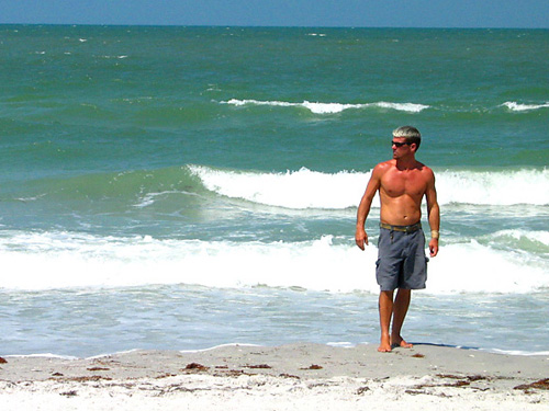 [I rock a mic like a vandal]