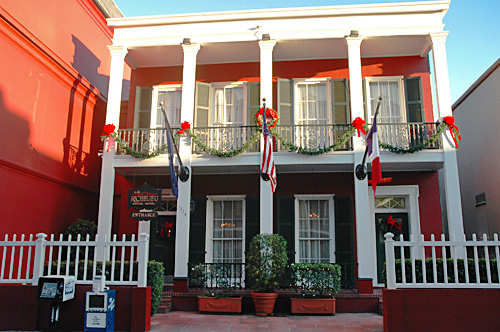 [please donate to the Hurricane Katrina victims]